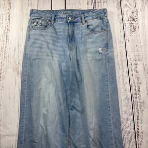 American Eagle Y2K Size 6 Short Raw Hem Wide Leg Light Jeans